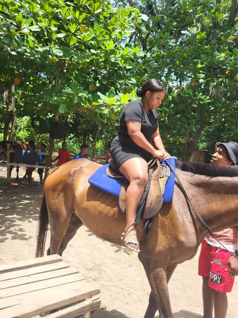Ocho Rios : Bamboo River Rafting and HorseBack Riding - What makes the raft captain important