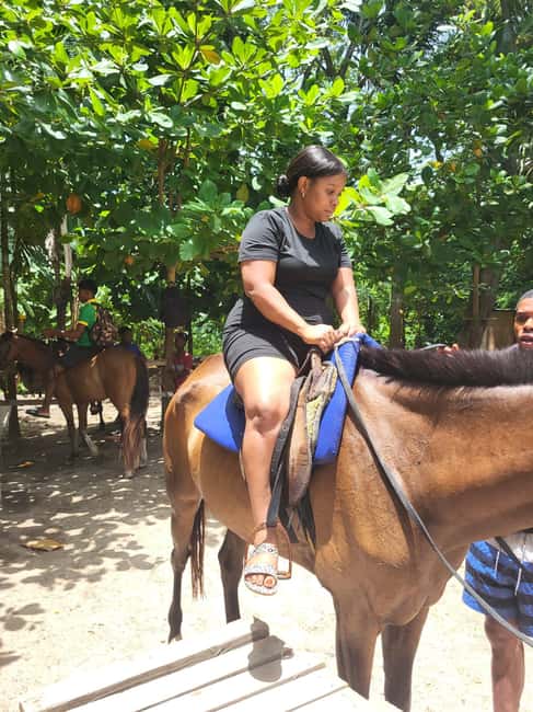 Ocho Rios : Bamboo River Rafting and HorseBack Riding - The unusual finale: riding into the ocean