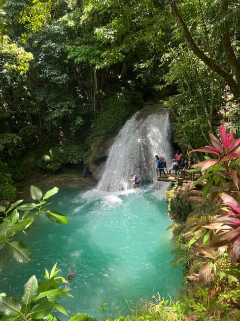 Ocho Rios: Blue Hole and Bamboo River Rafting - One hour at Island Gully Falls