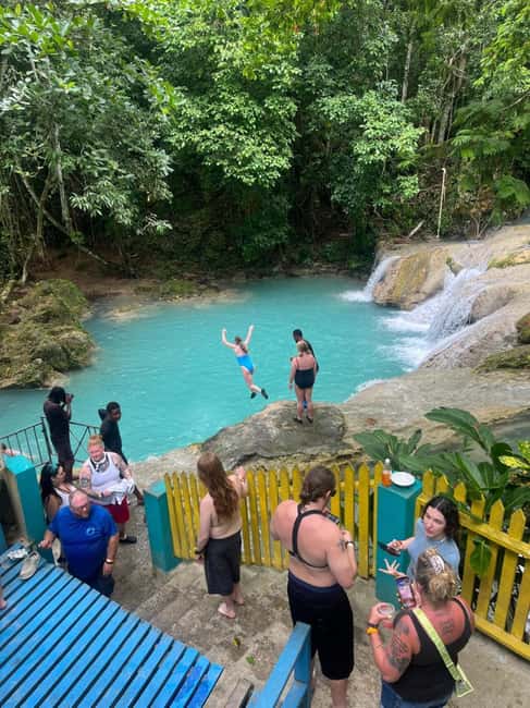 Ocho Rios: Blue Hole and Bamboo River Rafting - Getting from your hotel or cruise ship to Island Gully Falls
