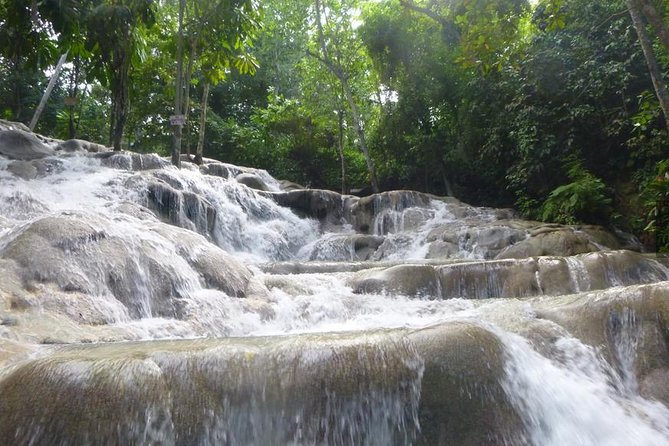 [PRIVATE]Dunn's River & Martha Brae Rafting - Entrance & Lunch - Two Jamaican attractions in one long day