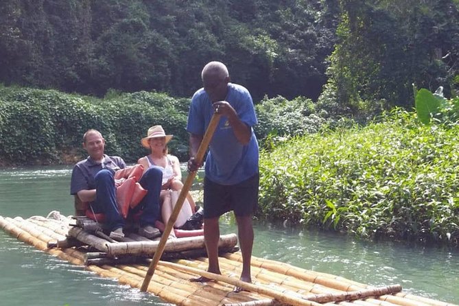 [PRIVATE]Dunn's River & Martha Brae Rafting - Entrance & Lunch - Martha Brae River: two hours of quiet water