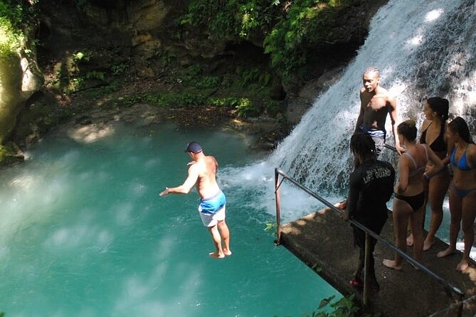 Private Transport to River Tubing or Rafting and Blue Hole combo - The private service and the people behind it
