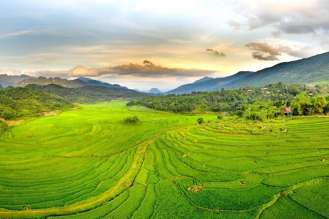 Pu Luong Amazing Trekking Village,Rafting,Swimming, Lunch on Boat - The 4-kilometer walk toward Cham Stream