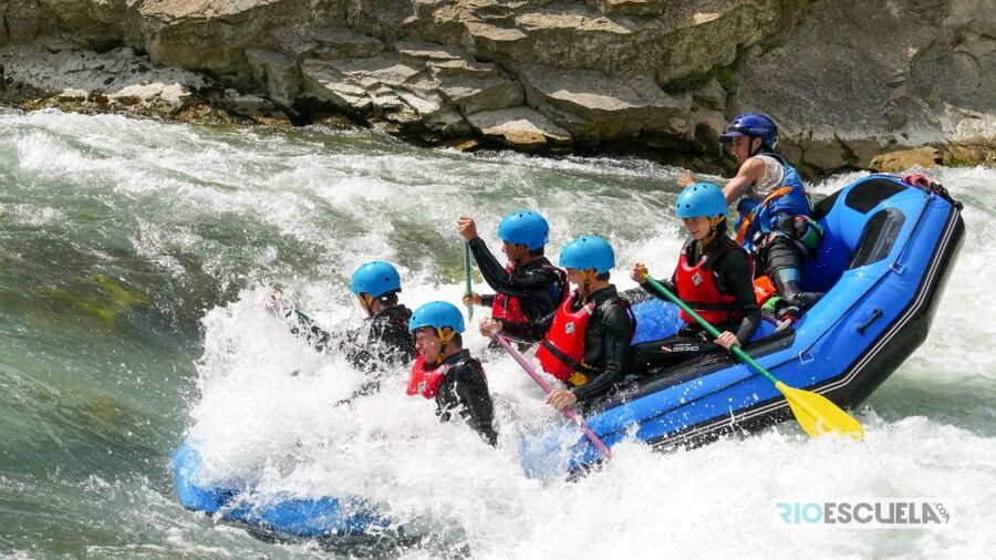 Pyrenees: Rafting in the Kingdom of the Mallos - Safety first, without turning the outing dull