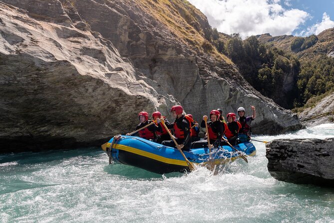 Queenstown Kawarau River Whitewater Rafting - The optional cliff jump