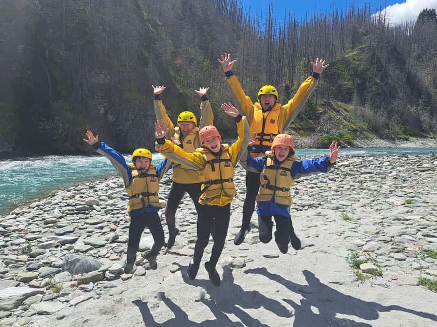 Queenstown: Shotover River Rafting & Skippers Canyon Tour - Gold rush stories and a 30-minute canyon pause