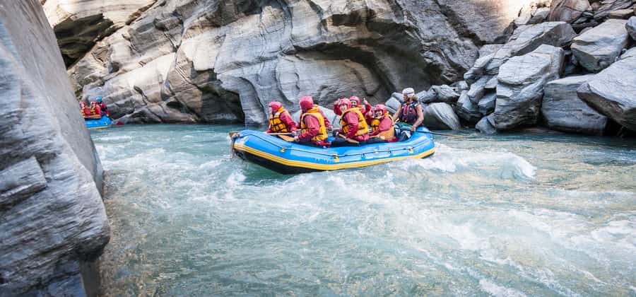 Queenstown: Shotover River Whitewater Rafting Trip - Wetsuits, equipment, and the safety briefing