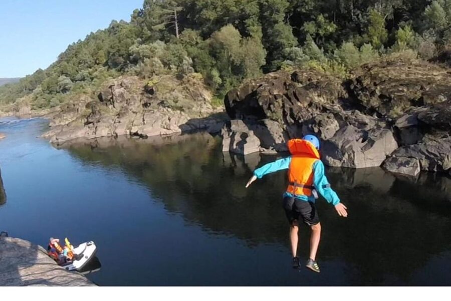 RADICAL ADVENTURE IN MELGAÇO: RAFTING ON THE MINHO RIVER - Starting at the Prado Café and Ruta Aventura base