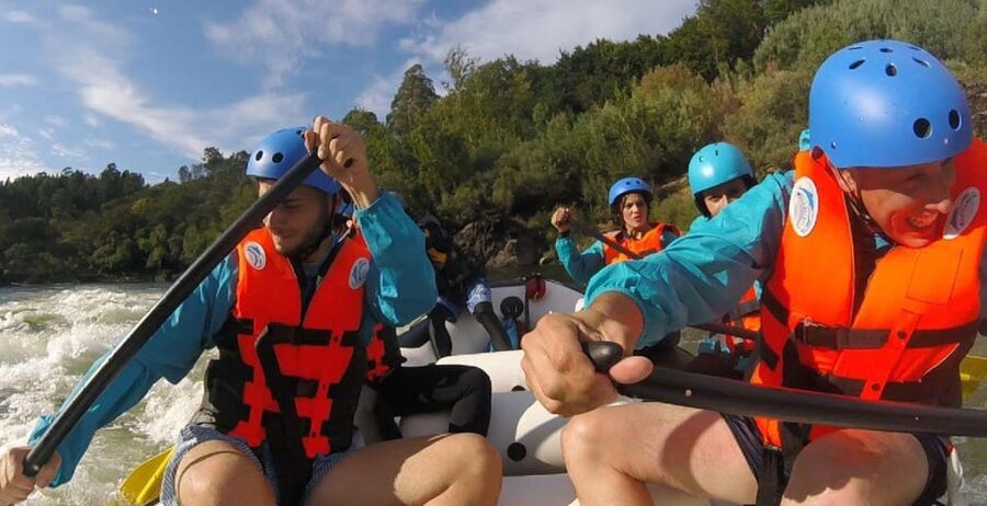 RADICAL ADVENTURE IN MELGAÇO: RAFTING ON THE MINHO RIVER - Melgaço, Alvarinho, and a local snack