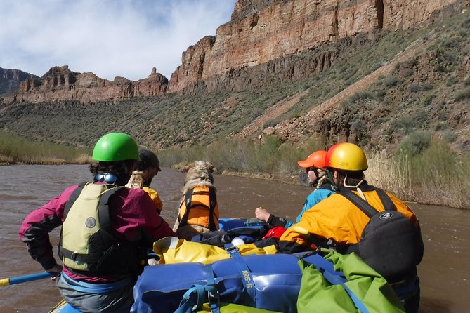 Raft & Camp - Riverside lunch breaks up the action