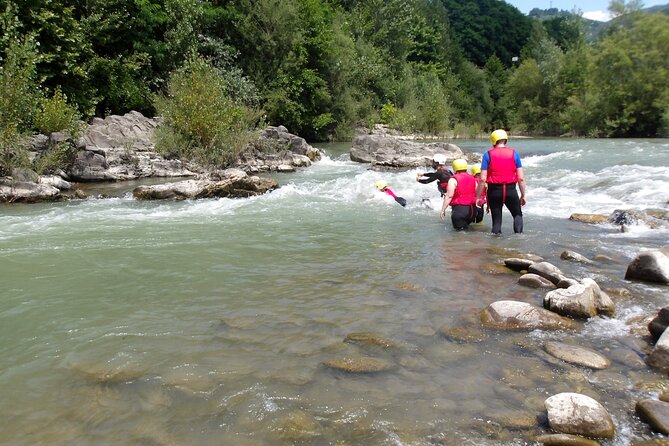 Rafting activity with family in Lucca - The safety briefing comes before the fun