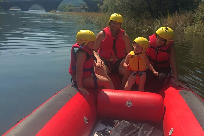 Rafting activity with family in Lucca - What happens on the river