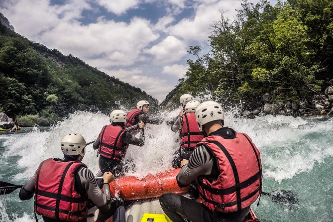 Rafting Adrenalin 7km - Running the first rapids on the 7 km route