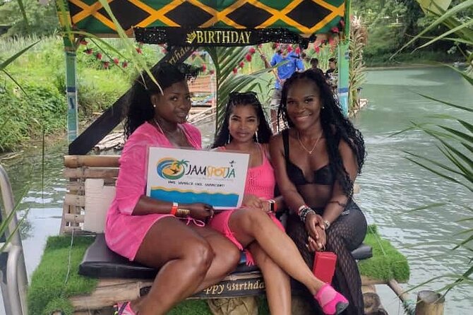 Rafting and Shopping in Ocho Rios - Rio Nuevo rafting, a gentle way to see Jamaica