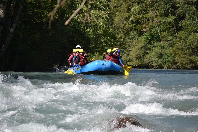 Rafting at the foot of Mont Blanc in Chamonix - The people make the trip