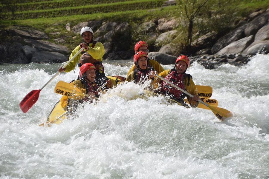 Rafting Classic, with Extreme Waves - Learning to paddle as one crew
