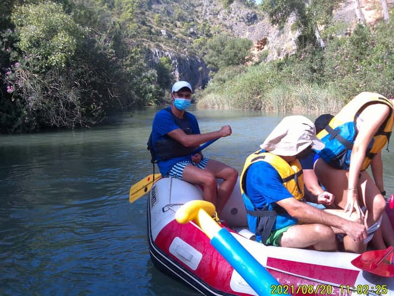 Rafting en Cañón de Almadenes y Cueva Abrigos Rupestres - A Gentle Ride Through the Almadenes Canyon