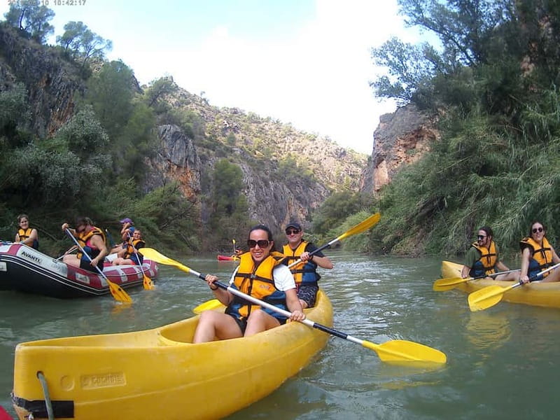 Rafting en Cañón de Almadenes y Cueva Abrigos Rupestres - The Monigotes Cave Stop and Its Neolithic Art