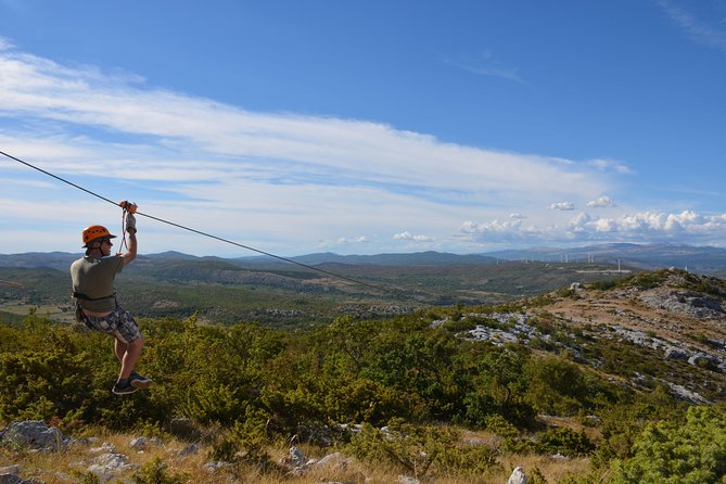Rafting Experience in the Canyon of the River Cetina - The optional three-to-five-meter cliff jump