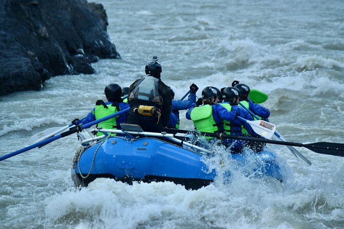 Rafting experience on the Rio de las Vueltas in Patagonia - Portage and the canyon rapids