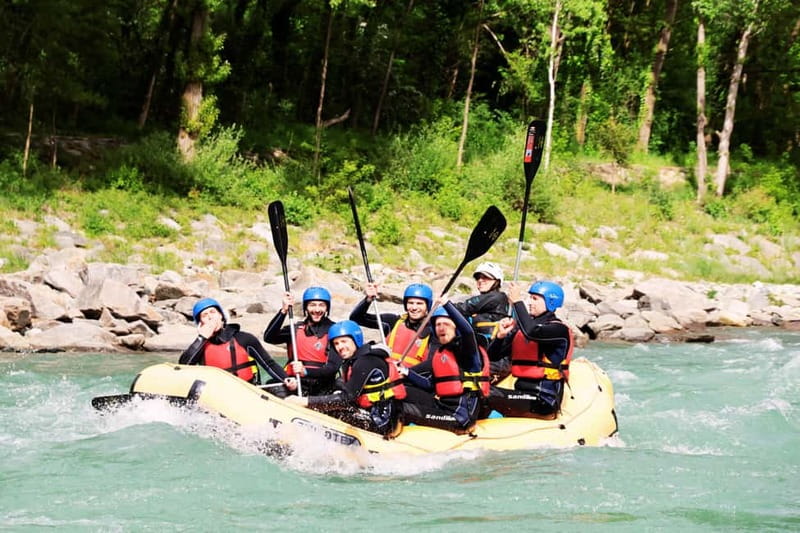 Rafting Extra Fun with Indomita - A 10-minute safety briefing that sets the tone