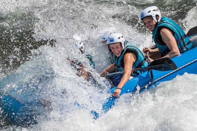 Rafting in Gallego River - Spain, Murillo de Gallego - UR Pirineos - Rafting Beneath the Mallos de Riglos