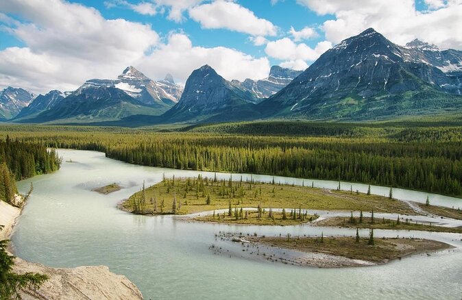 Rafting on Athabasca River Mile 5 in Jasper - Quick Points About the Athabasca River Trip