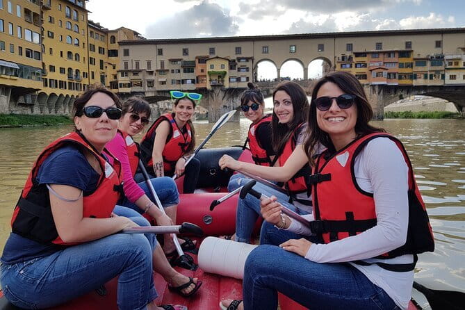 Rafting on the Arno River in Florence under the Arches of Pontevecchio - What the inflatable raft is like
