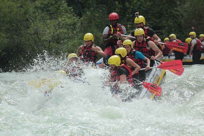 Rafting on the Isar - Safety briefing, helmets, and paddle technique