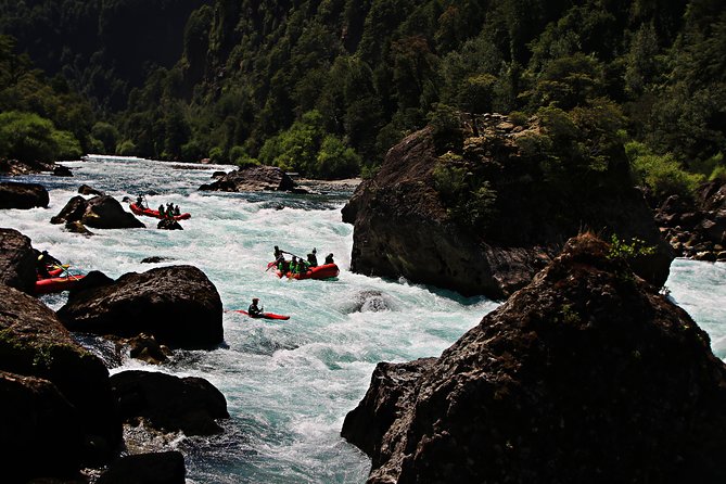 Rafting Puente a Macal - Futaleufu River - The Puente a Puente section keeps the action moving
