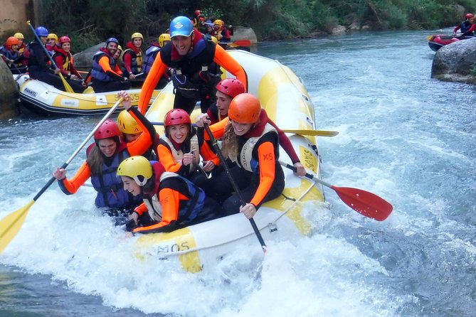 Rafting white water in Montanejos 1h Valencia - The rock jump and aquatic canyoning section