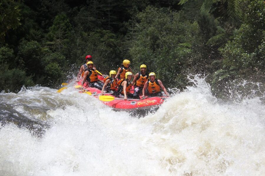 Rangitaiki Rafting Grade 3-4 - Training on flat water before the rapids