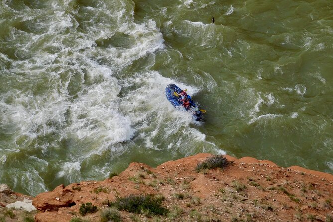 Red Canyon River Trip’s Extended Whitewater Adventure! - The riverside meal and mid-trip pause