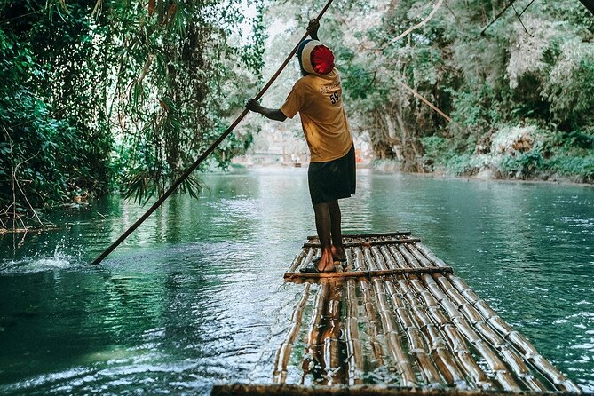 Rio Nuevo Bamboo River Rafting & Dunn's River Falls - Rio Nuevo rafting: a quiet start in St. Mary