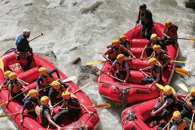 River Rafting Simme with OUTDOOR - Getting fitted for the river