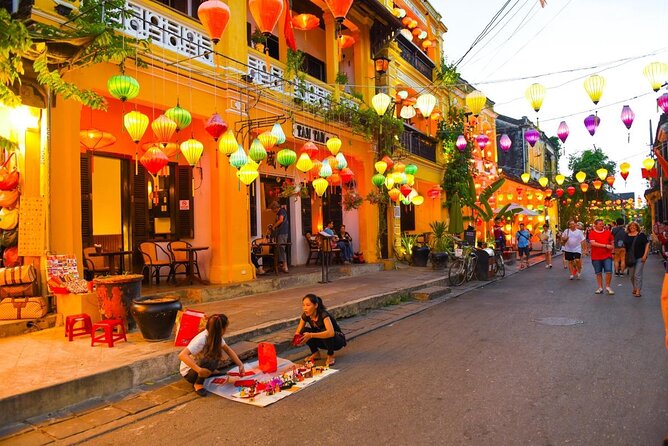 Romantic Dinning On The Bamboo Raft - A River Dinner Instead of Another Hoi An Restaurant