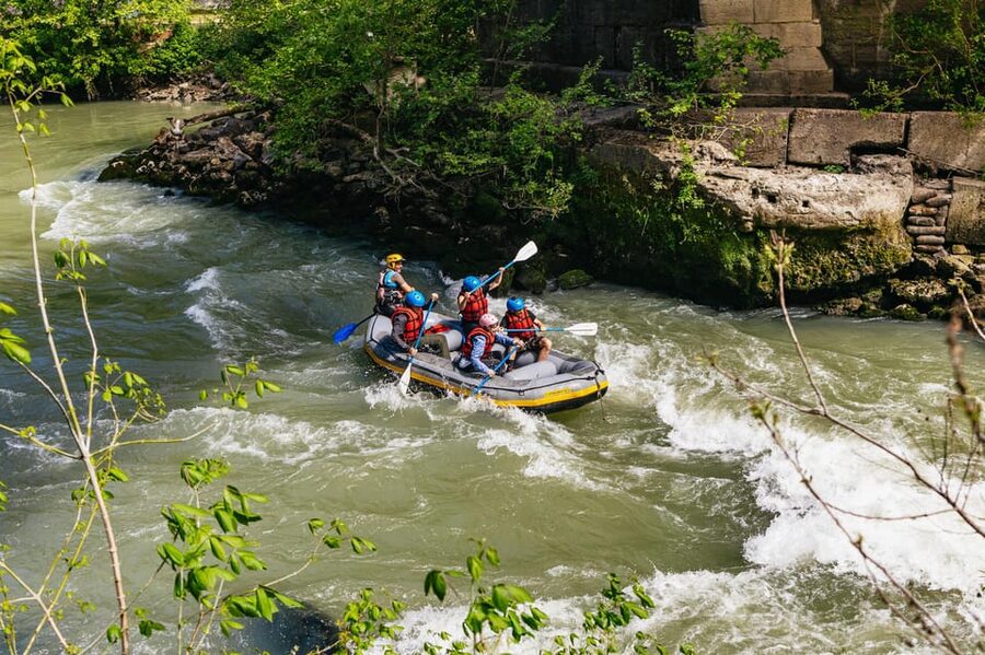 Rome: Tiber River Urban Rafting Tour with Roman Pizza - The calm opening stretch along central Rome