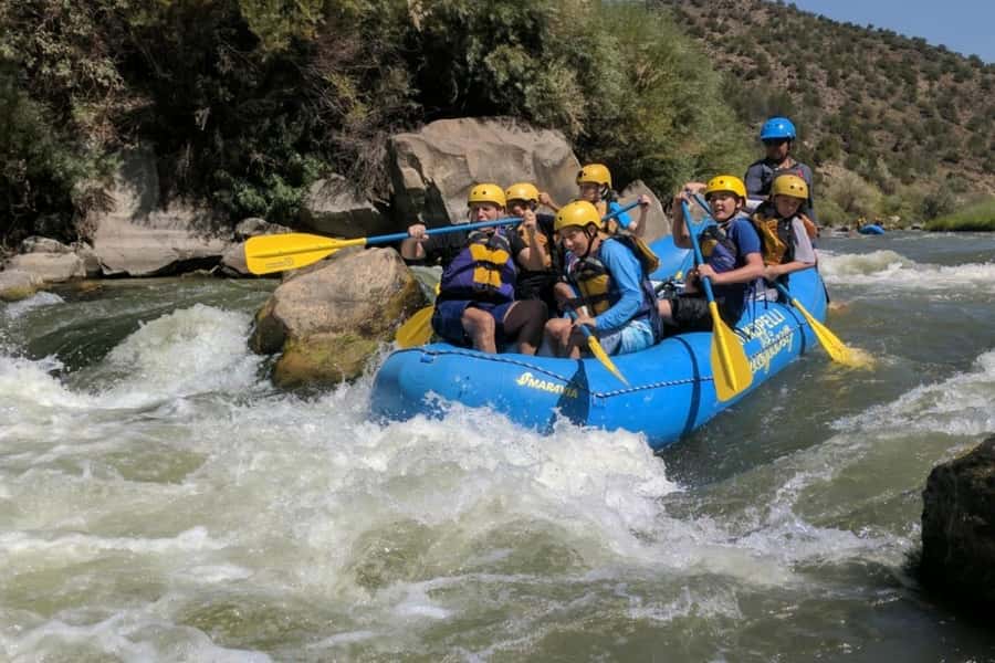 Taos/Santa Fe: Rio Grande Racecourse Whitewater Rafting - Summer swimming and boat surfing