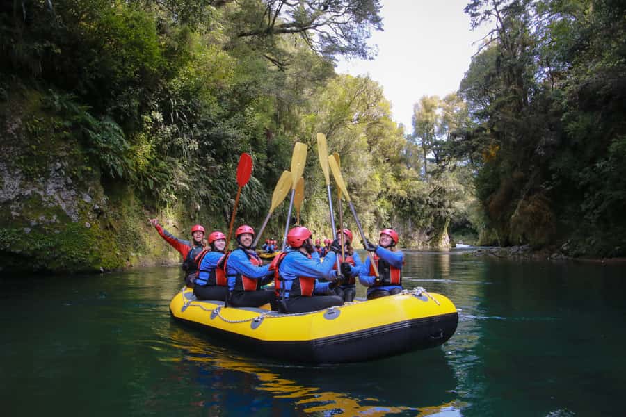 Tongariro River: Grade 3 Whitewater Rafting - The short ride to the river start