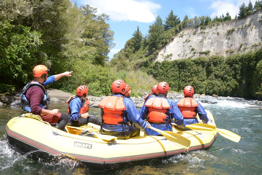 Tongariro River: Grade 3 Whitewater Rafting - Returning to base and viewing the photos