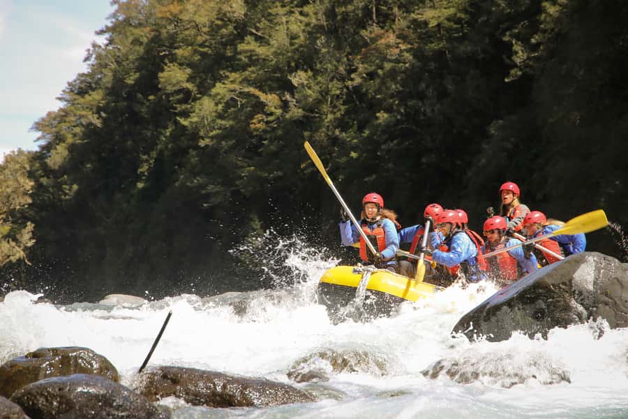 Tongariro River: Grade 3 Whitewater Rafting - Starting at the Turangi base