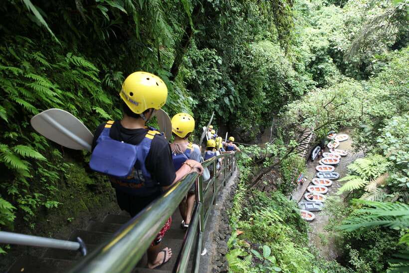 Ubud: Ayung River Rafting Include Lunch - What sharing the raft is really like