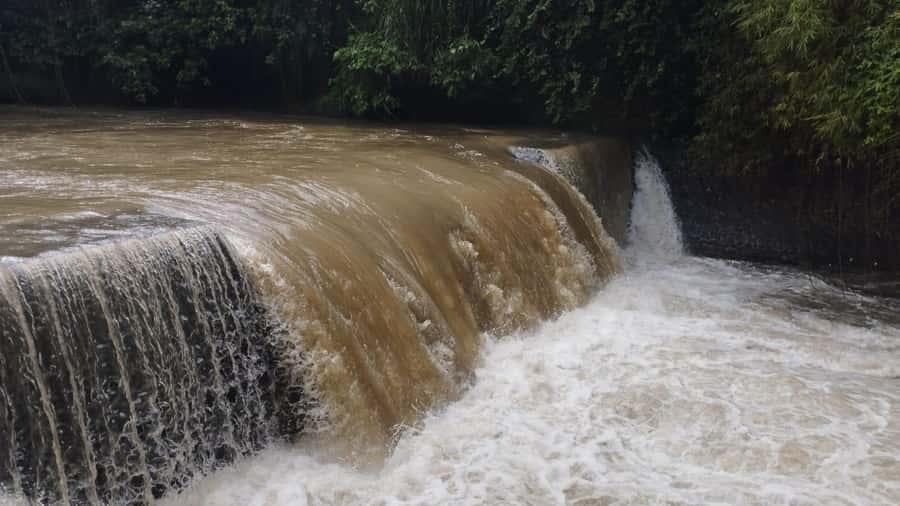 Ubud e-Bike Tour & Whitewater Rafting - Lunch in a Balinese compound