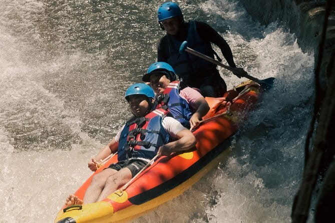 Ubud White Water Rafting with Buffet Lunch - Lunch beside the river