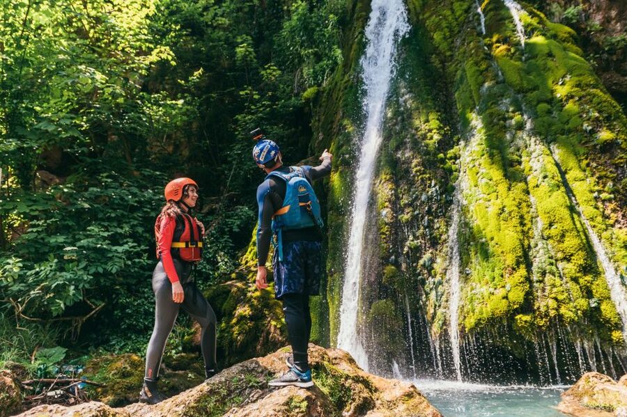 Vadu Crisului: Rafting or Kayaking trip on Crisul Repede - 105 minutes on the river through the canyon