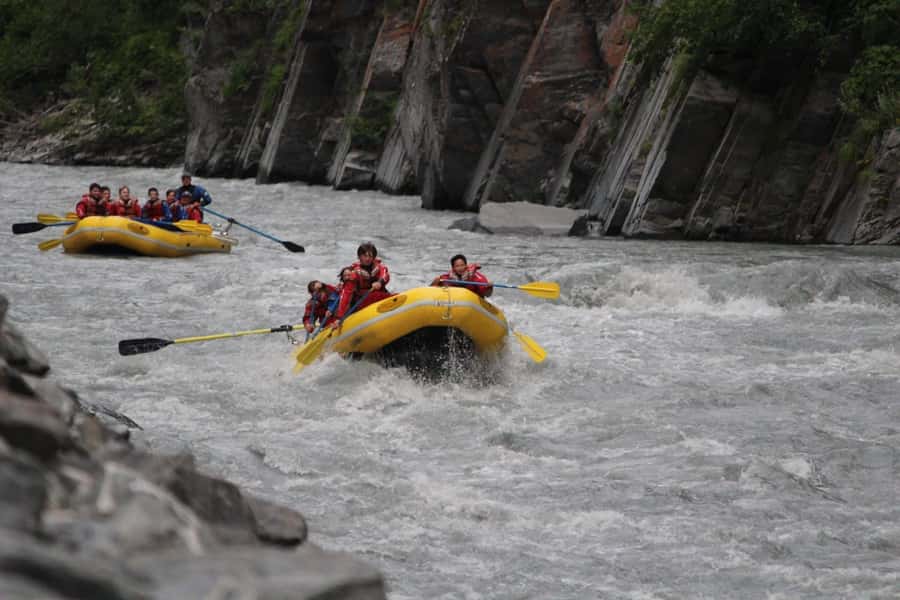 Valdez: Keystone Canyon Whitewater Rafting Trip - Learning the raft on Class I and II water