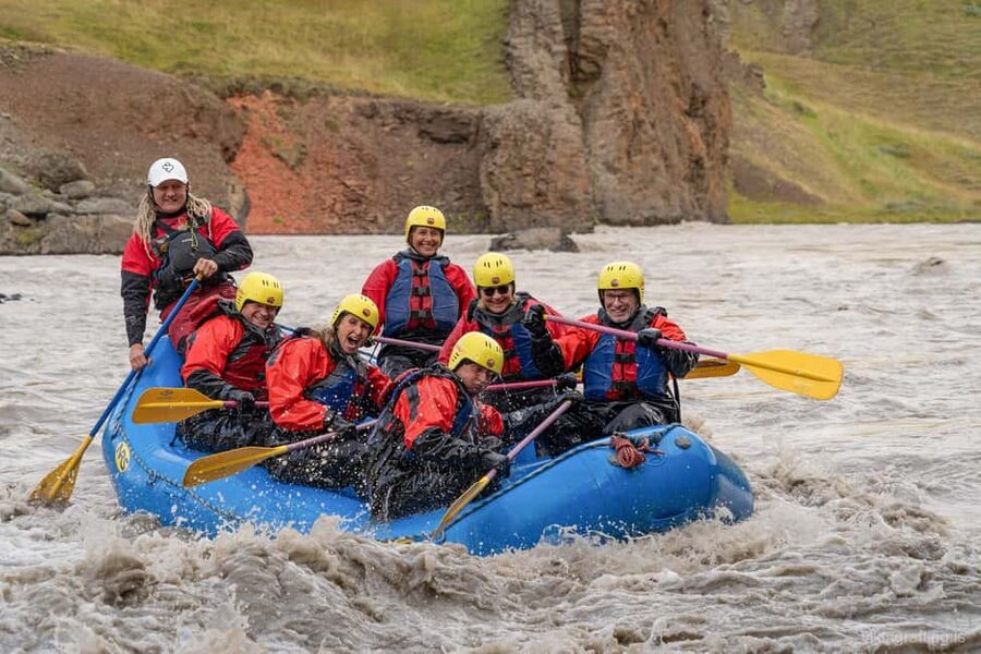 Varmahlíð: Top-Rated Family Adventure Rafting in Drysuits - Why the guides matter so much
