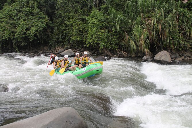 White Water Rafting class V - Learning commands before the hard sections