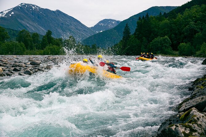 White Water Rafting in Valldøla - Swimming a river rapid